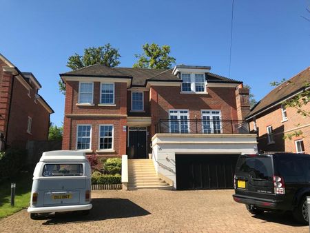 Beautiful double bedroom, light and airy, with en-suite shower room. - Photo 3