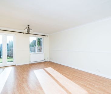 3 bedroom house to rent St. George Close, Bursledon, Southampton, SO31 - Photo 1