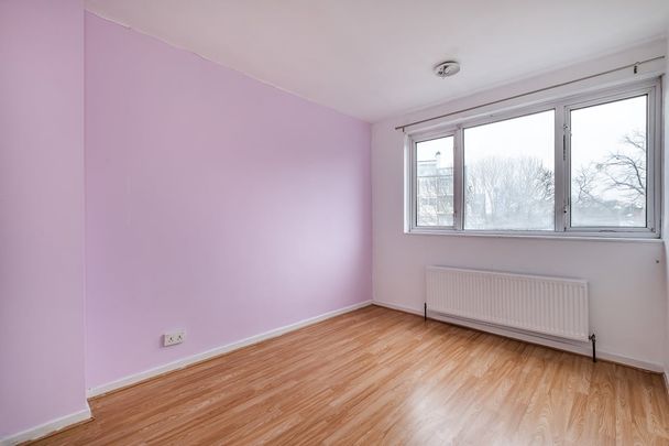 4 bedroom flat to rent - Photo 1