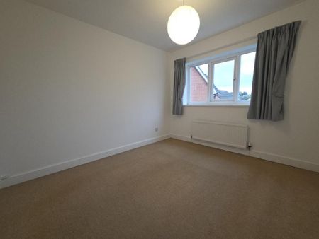 4 bedroom detached house to rent - Photo 2