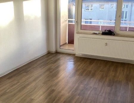 Helle 2-Zimmer-Wohnung mit großem Balkon und Tageslichtbad - Foto 1