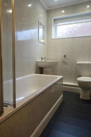 2 bedroom semi-detached house to rent - Photo 5