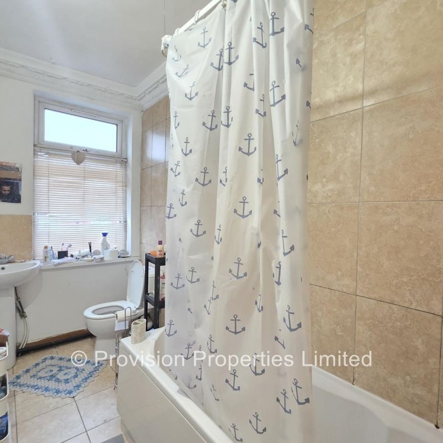 5 Bedroom Student Properties Leeds - Photo 1