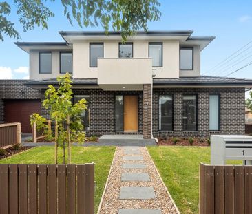 A SPACIOUS FAMILY RETREAT – TOWNHOUSE LIVING AT ITS BEST - Photo 2