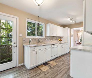 For Lease - 249 Hodgson Drive, Newmarket, Ontario - Photo 5