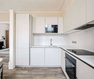 EXCLUSIVELY MANAGED BY SAVILLS. PETS WELCOME. AVAILABLE NOW. A newl... - Photo 3