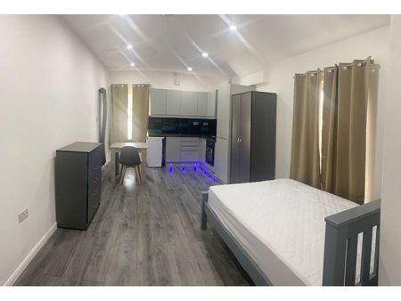 Studio to rent - Photo 2