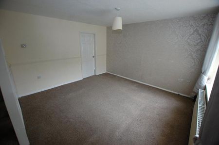 3 bedroom end of terrace house to rent - Photo 3