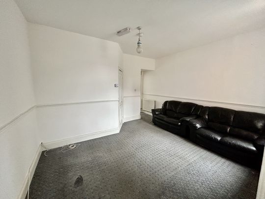 ******** AVAILABLE NOW**** MORE PROPERTIES REQUIRED IN THIS AREA TENANTS WAITING*****ENTRANCE HALLWAY*** DINING KITCHEN ***** RECEPTION ROOM **** ON STREET PARKING **** - Photo 1