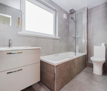 4 bedroom semi-detached house to rent - Photo 5