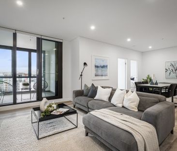 STUNNING 2 BED APARTMENT - Photo 1