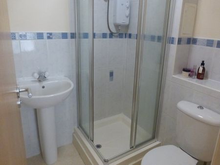 2 bedroom apartment to rent - Photo 4