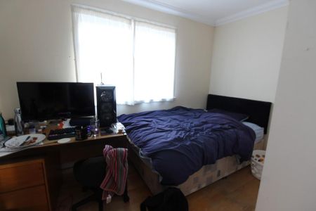 4 bedroom semi-detached house to rent - Photo 5