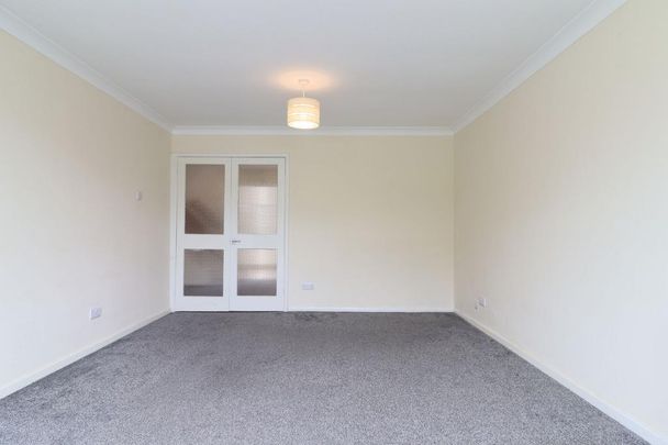 4 bedroom link detached house to rent - Photo 1