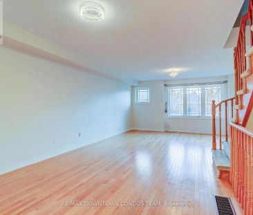 4271A LAWRENCE AVENUE E - Photo 1