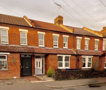 3 bed House South Avenue, SS2 - Photo 1