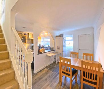 Pinewood Park, Farnborough, GU14 - Photo 1