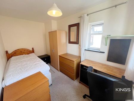 4 bedroom end of terrace house to rent - Photo 5