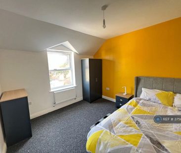 1 bedroom in a house share to rent - Photo 2