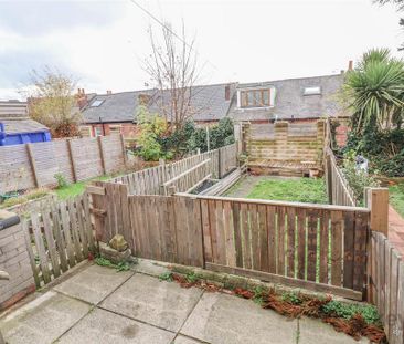 3 bedroom terraced house to rent - Photo 3