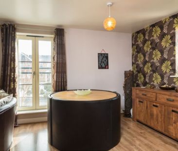 Bolton House, Lawrence Street - P10591 - Photo 2