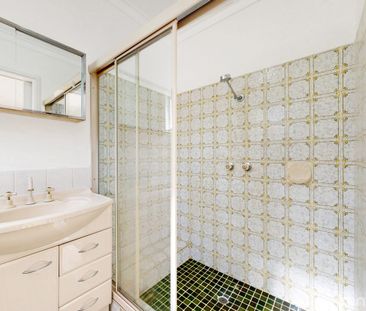 SPACIOIUS FAMILY HOME - Photo 5