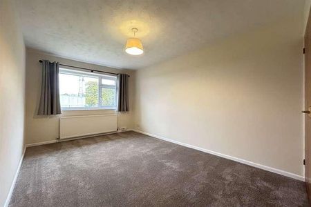 The Bungalow, Water End Lane, Old Basing, Basingstoke, RG24 - Photo 2