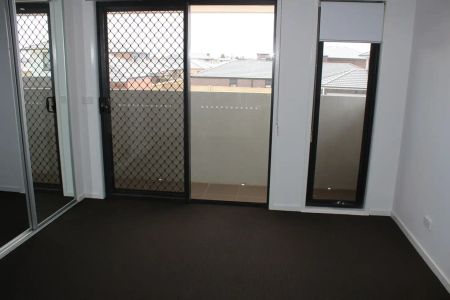 “As New Modern Townhouse” - Photo 4