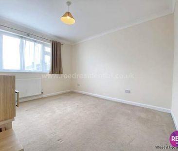 3 bedroom property to rent in Leigh On Sea - Photo 5