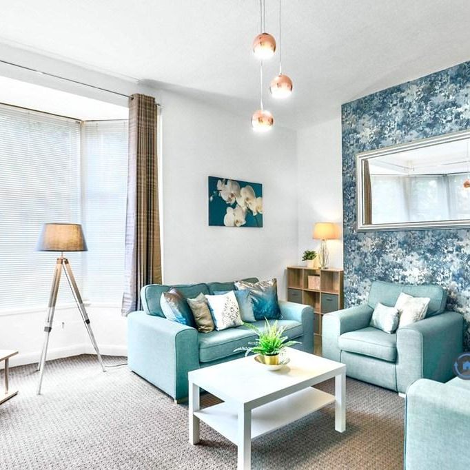 6 bedroom end of terrace house to rent - Photo 1