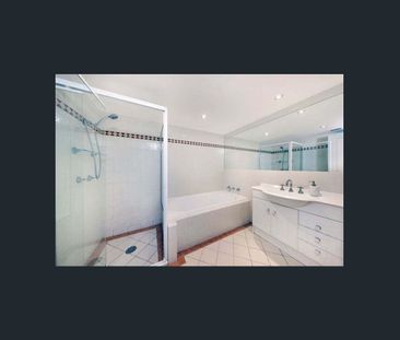 Private & Convenient - Photo 4