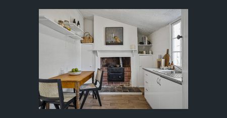 Heritage c.1840 Whaler’s cottage - Photo 3