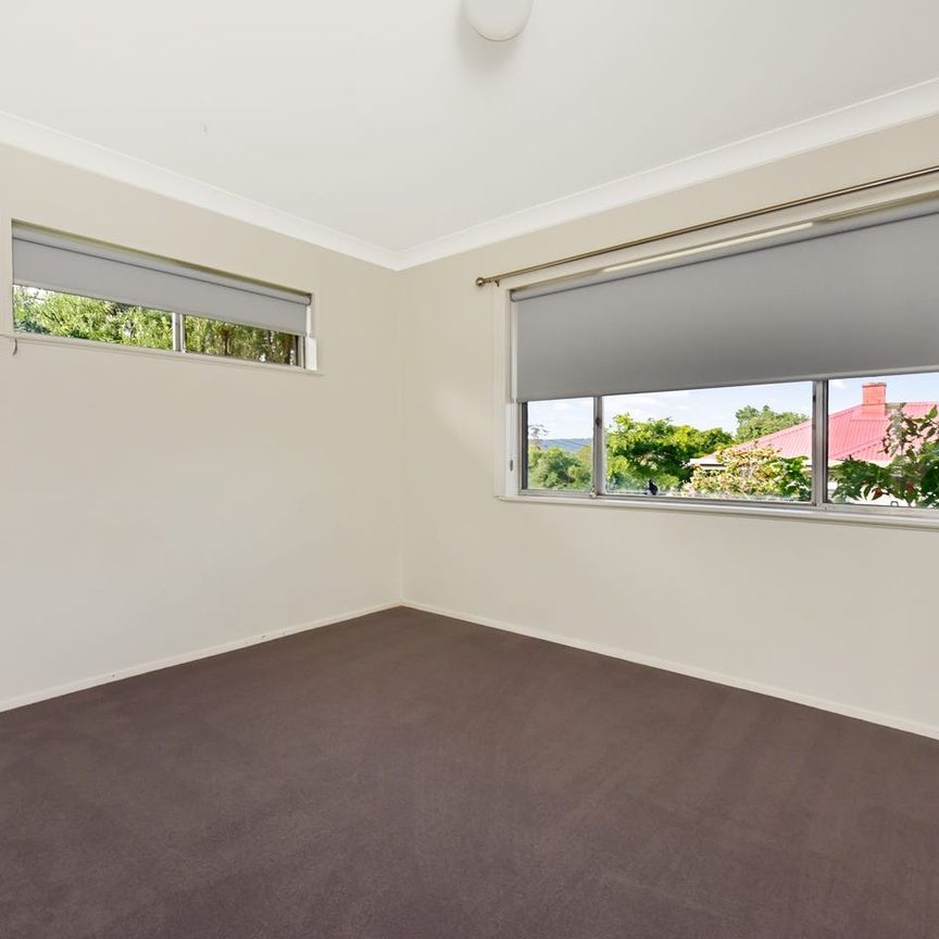 Freshly Presented Neat and Tidy Unit - Photo 1