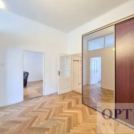 P6 Hradčany, ul. Na valech, světlý částečně zař. byt 2 + 1 a šatna, balkon, 78 m - Фото 1