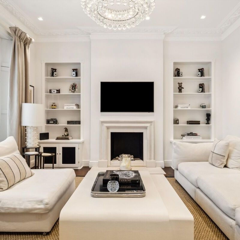 An elegant and well presented two bedroom townhouse located in the heart of Belgravia, SW1. - Photo 1