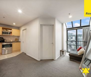 City Living Made Easy - 3-Bedroom Apartment on Queen Street - Photo 6