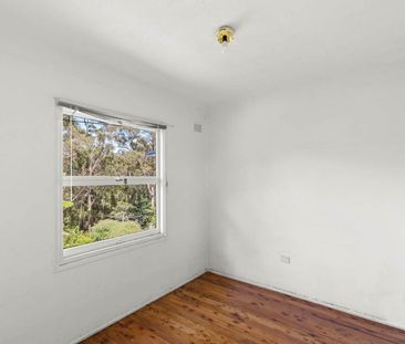 LOCATION, LOCATION! - Photo 3