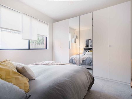 Stunning and stylish ultra chic apartment - Photo 4