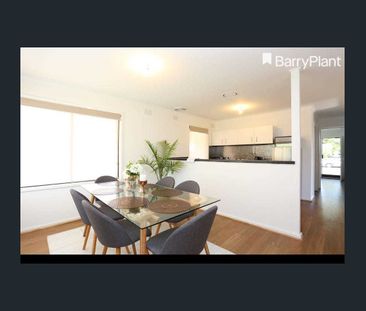 FAMILY HOME IN GREAT LOCATION! - Photo 2