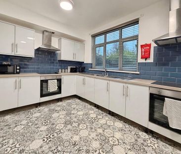 1 bedroom in a house share to rent - Photo 2