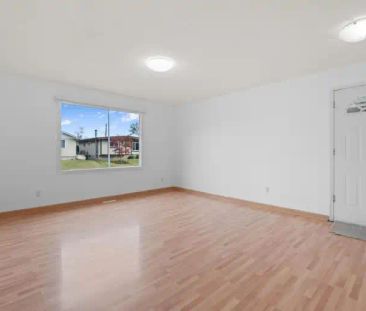 Like new 3 BR main level, Near C- train, upscale, very quiet and cl... - Photo 1