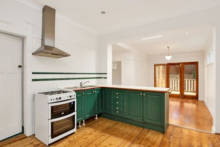 Newly updated family home, close to all amenities - Photo 3