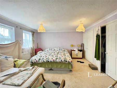 4 bedroom detached house to rent - Photo 4