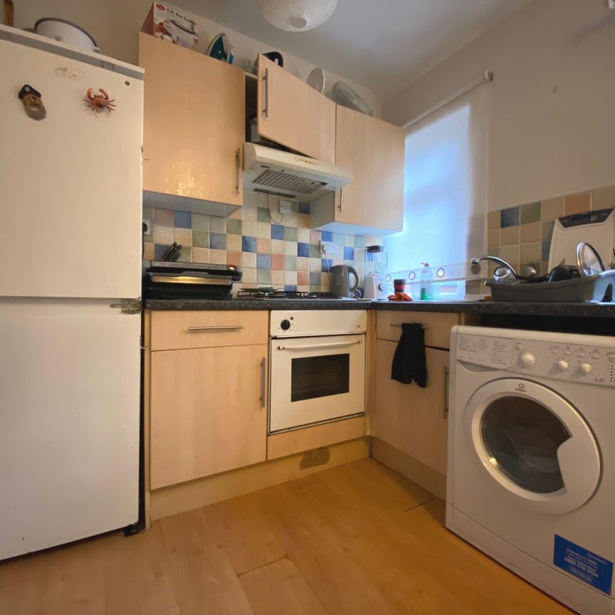 Howard Terrace, Adamsdown - Photo 1