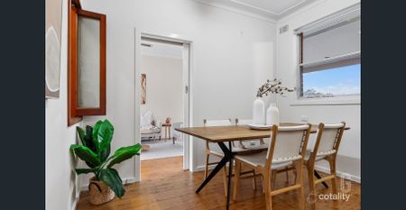 A Home with Heart in a Welcoming Neighbourhood - Photo 3