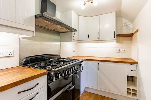 3 bed semi-detached cottage to rent in Holywell Lane, Birmingham, B45 - Photo 1