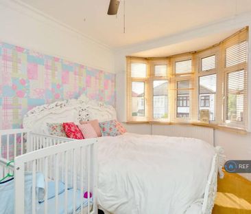 4 bedroom semi-detached house to rent - Photo 5