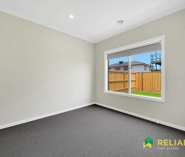 Beautiful Four bedroom Family Home in Tarneit!! - Photo 2