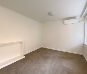 Generously sized in prime location - Photo 2