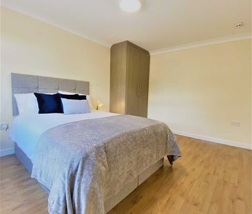 Bath Road, Hounslow - Photo 1